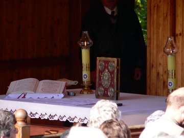Obrzky z liturgie a lit. staveb na Zviru