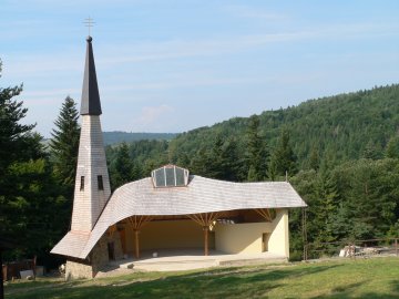 Obrzky z liturgie a lit. staveb na Zviru