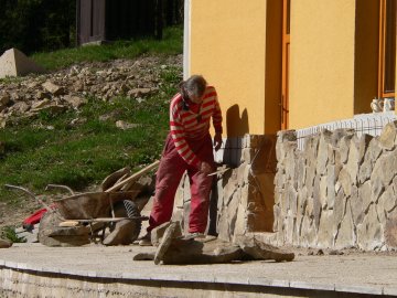 Obrzky z liturgie a lit. staveb na Zviru