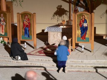 Obrzky z liturgie a lit. staveb na Zviru